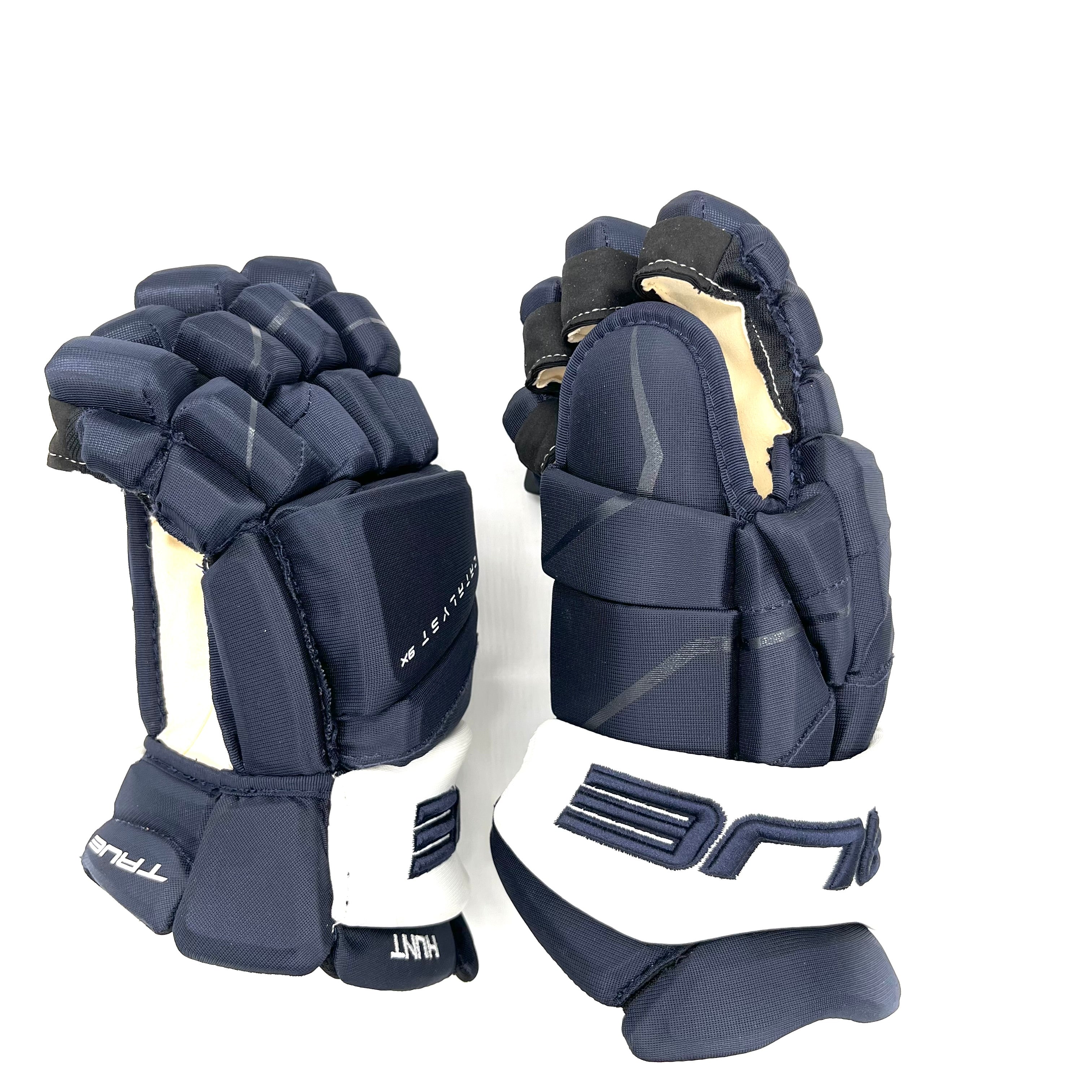 True Catalyst 9X - Gant professionnel NHL - Brad Hunt (bleu marine/blanc)